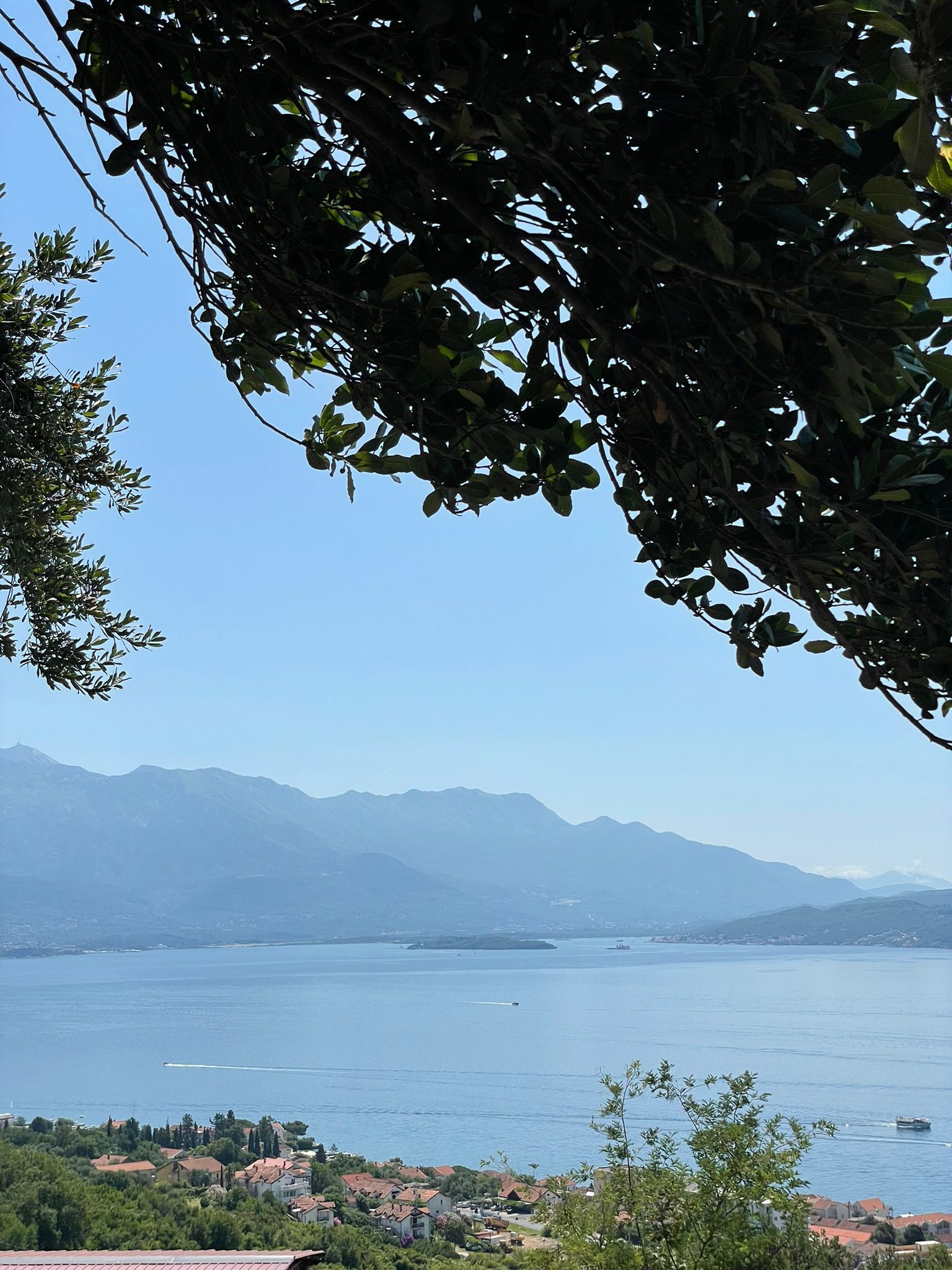 Каменный дом с видом на море